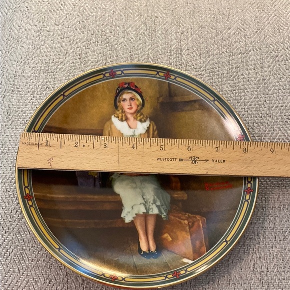 Norman Rockwell Decorative Plates Set and book. - Picture 10 of 16